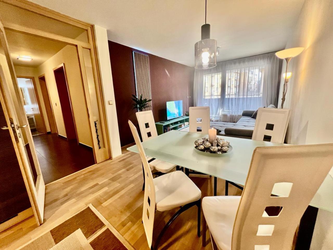 Luxury Apartment In Prague And Free Parking Exterior photo